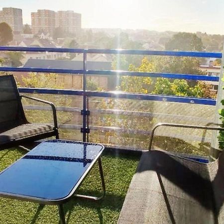 T4 Massy TGV: Spacious Family Apartment with Terrace Exterior photo